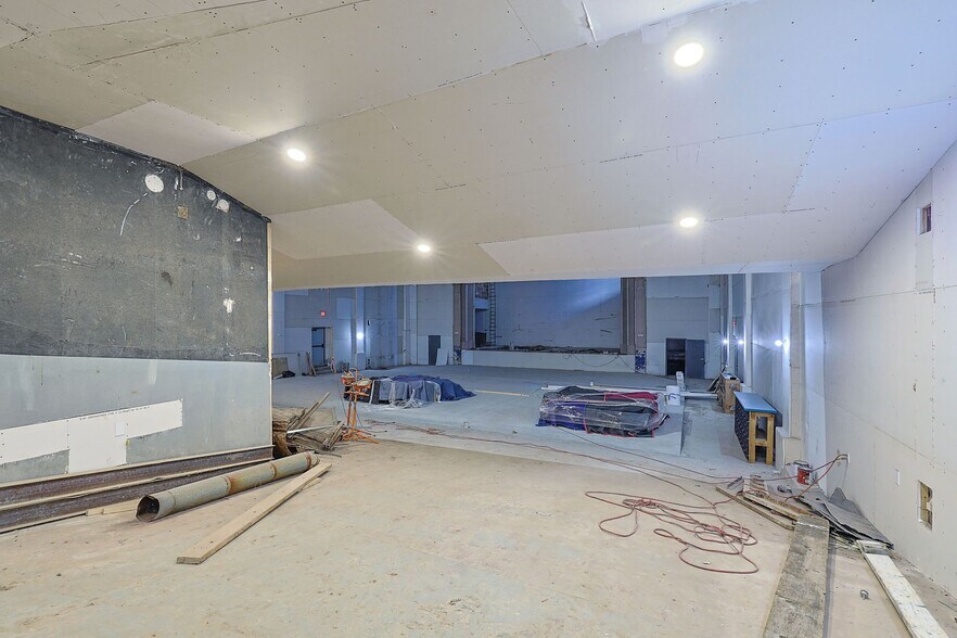 More Photos Of 31 S Main St, Liberty Sports And Entertainment For Sale