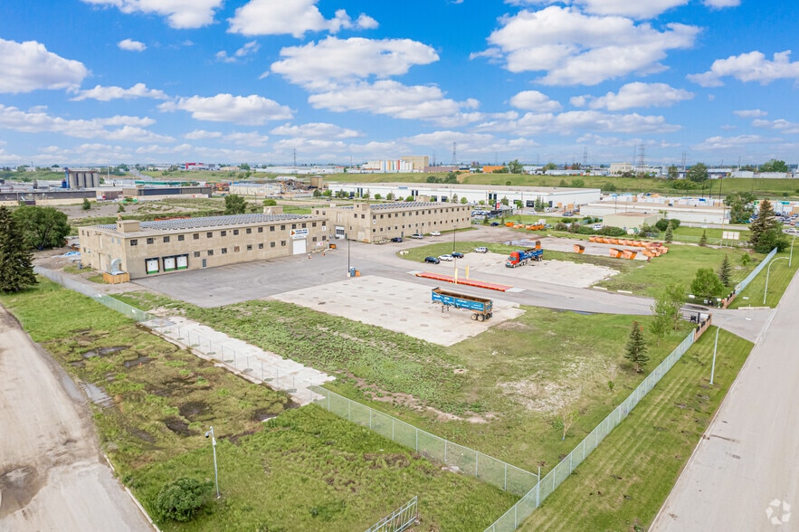 More Photos Of 2828 Bonnybrook Rd SE, Calgary Distribution For Lease