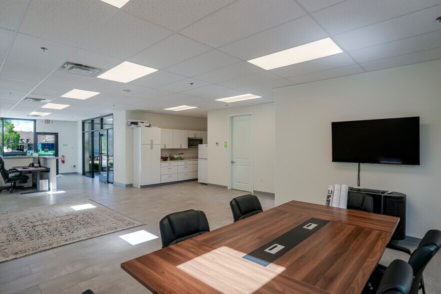 More Photos Of 3207 Lakeside Vlg, Prescott Office For Sale