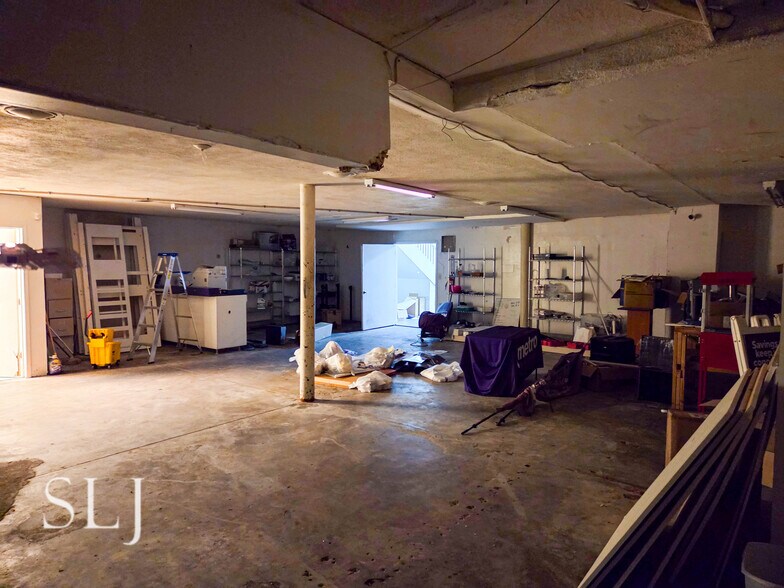 More Photos Of 221 W Jefferson Blvd, Dallas Storefront For Lease