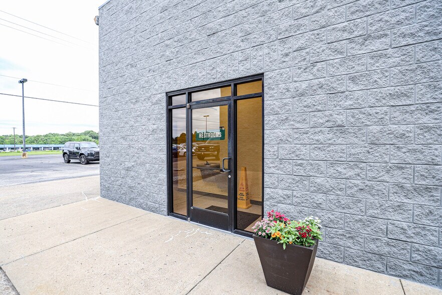 More Photos Of , Eddyville General Retail For Sale