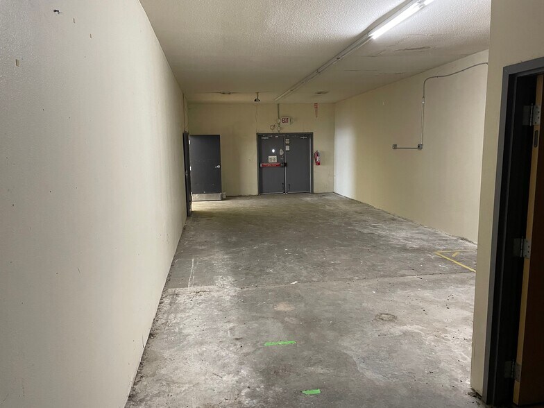 More Photos Of 5717 Il Route 78, Virginia Freestanding For Lease