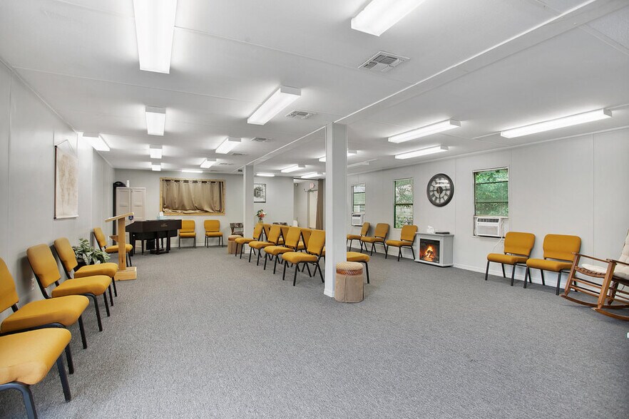 More Photos Of 37143 Clinton Ave, Dade City Light Distribution For Sale