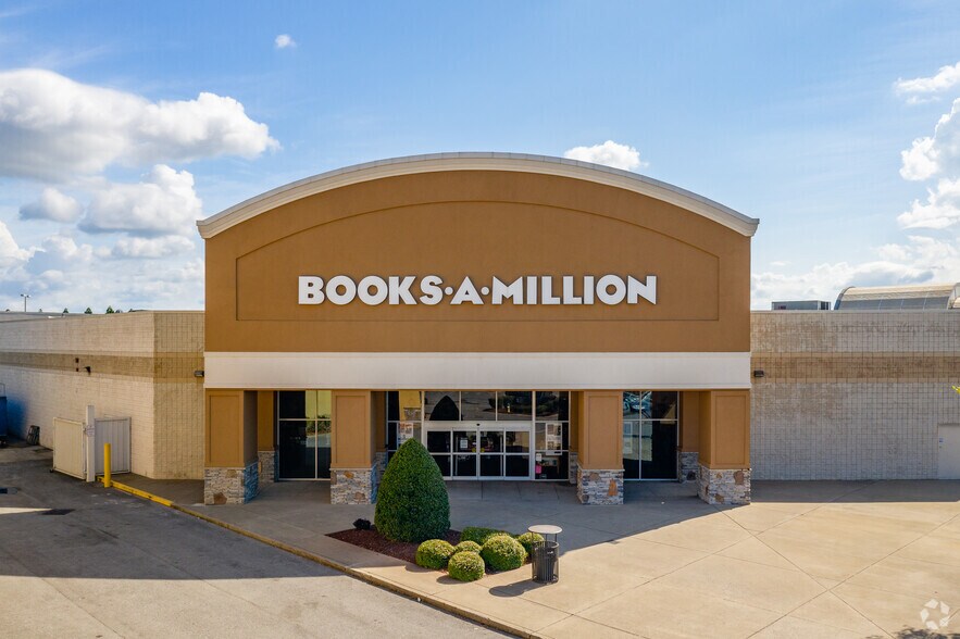 More Photos Of 1720 Old Fort Pky, Murfreesboro General Retail For Sale