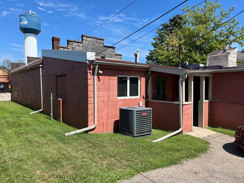 More Photos Of 205 W Main St, Durand Freestanding For Sale