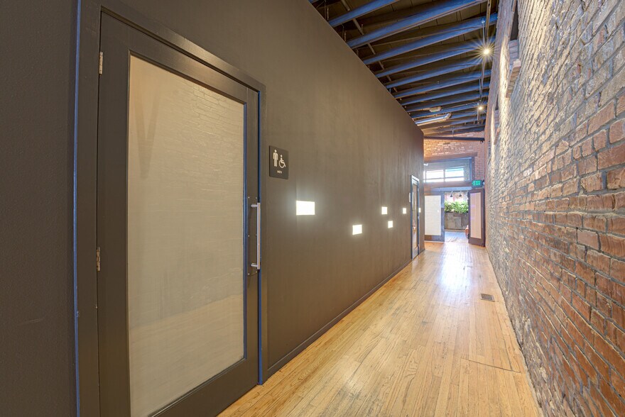More Photos Of 1013 E 15th St, Plano Storefront For Sale
