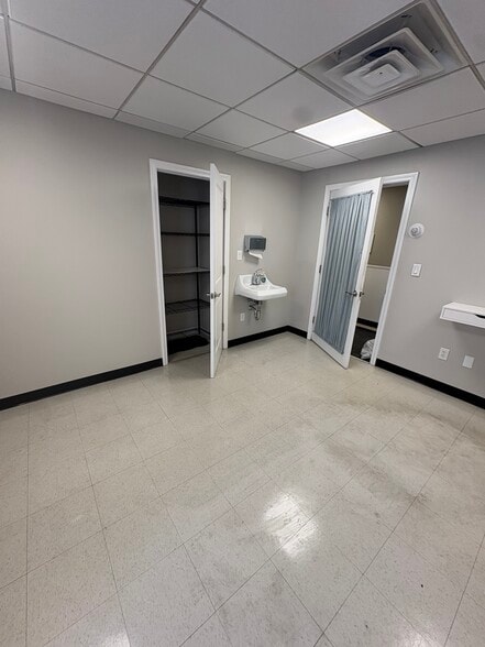 More Photos Of 296 Chelmsford St, Chelmsford Storefront Retail Office For Lease