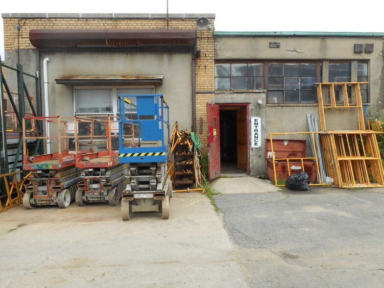 More Photos Of 10 Nassau Terminal Rd, New Hyde Park Warehouse For Sale