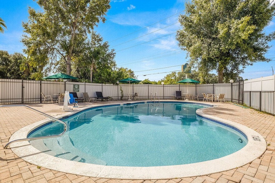 More Photos Of 602 S Falkenburg Rd, Tampa Hotel For Sale