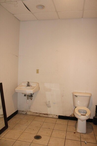 More Photos Of 8591-8595 Owenfield Rd, Powell Freestanding For Lease