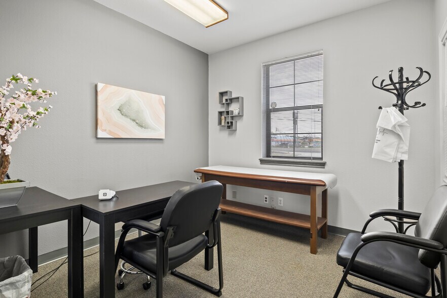 More Photos Of 7975 Fm 78, San Antonio Office For Sale