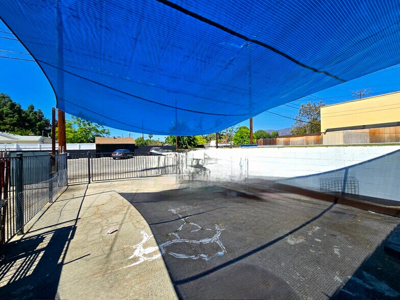 More Photos Of 2915 W Magnolia Blvd, Burbank Storefront For Sale