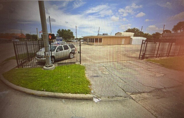 More Photos Of 5902 Spencer Hwy, Pasadena Auto Dealership For Lease