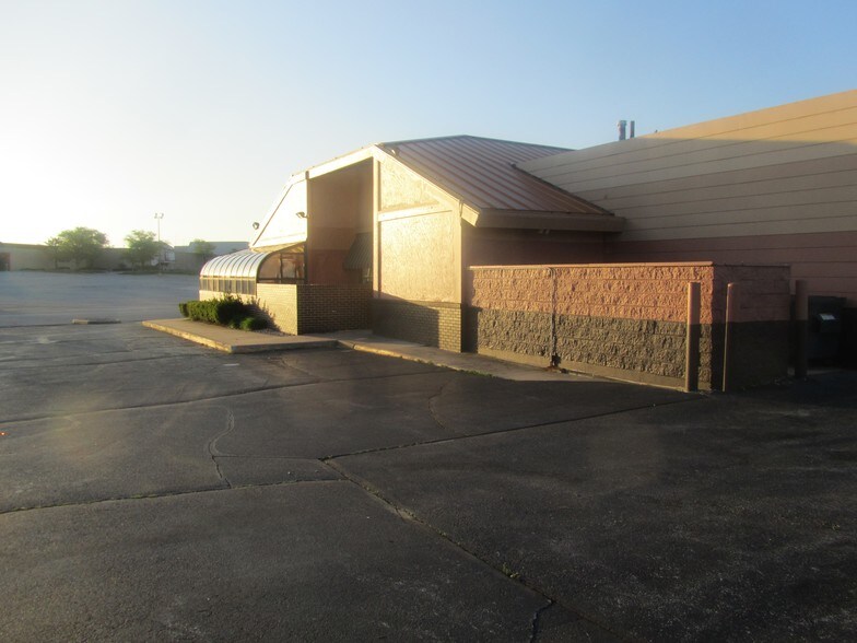 More Photos Of 4721 Lincoln Mall Dr, Matteson Freestanding For Lease