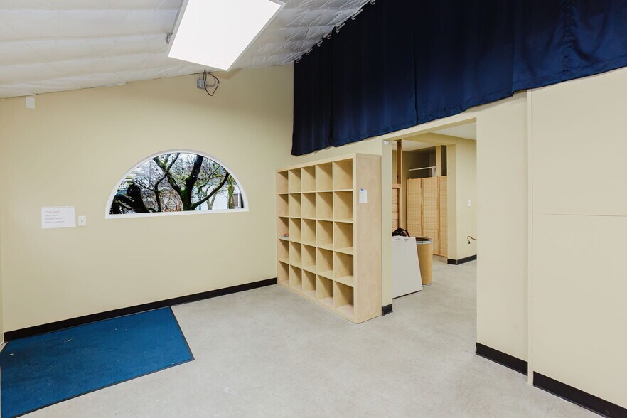 More Photos Of 4560 SE Mile Hill Dr, Port Orchard Freestanding For Lease