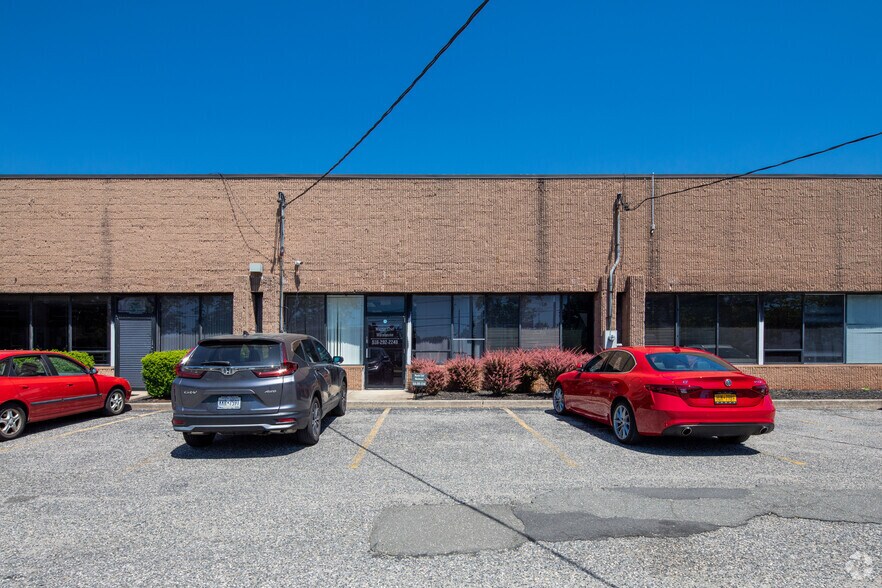 More Photos Of 855 Conklin St, Farmingdale Warehouse For Lease