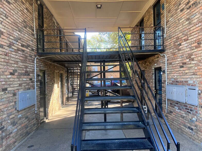 More Photos Of 1350 Willie Mitchell, Memphis Apartments For Sale