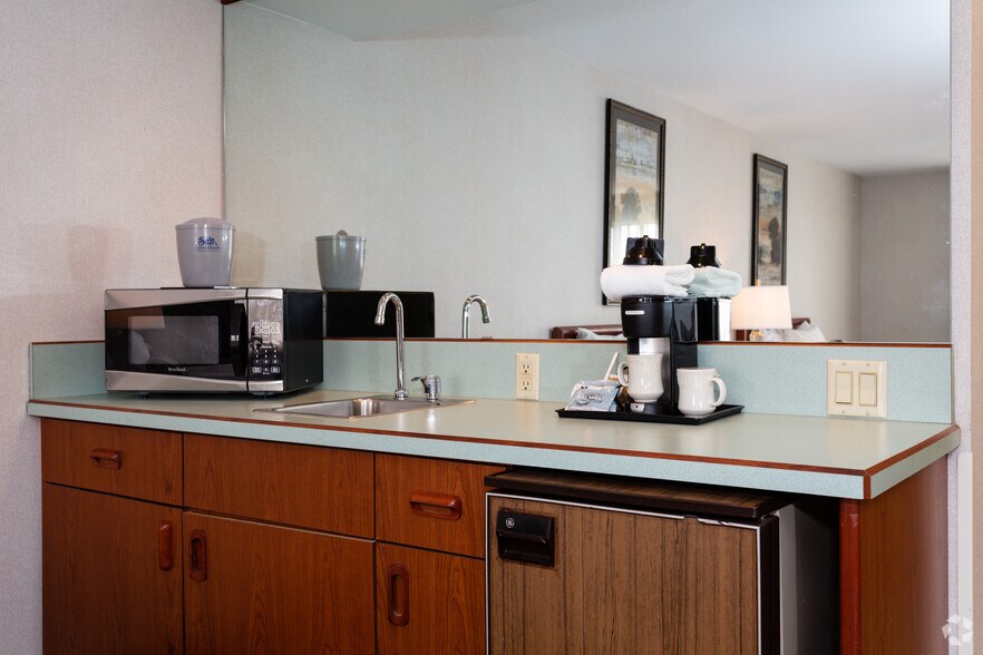 More Photos Of 3304 Market St NE, Salem Hotel For Sale