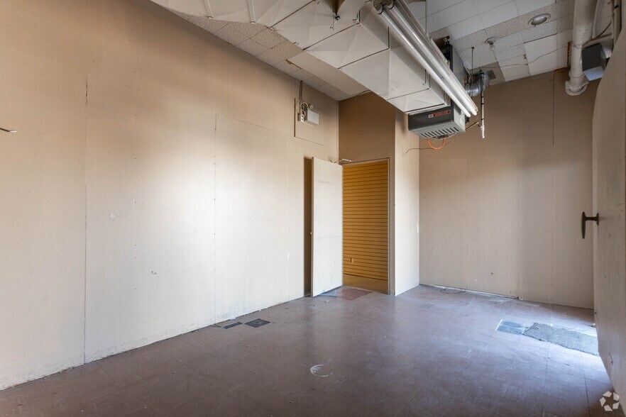 More Photos Of 1431-1527 Rebecca St, Oakville Unknown For Sale