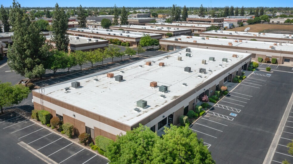 More Photos Of 295 W Cromwell Ave, Fresno Warehouse For Lease