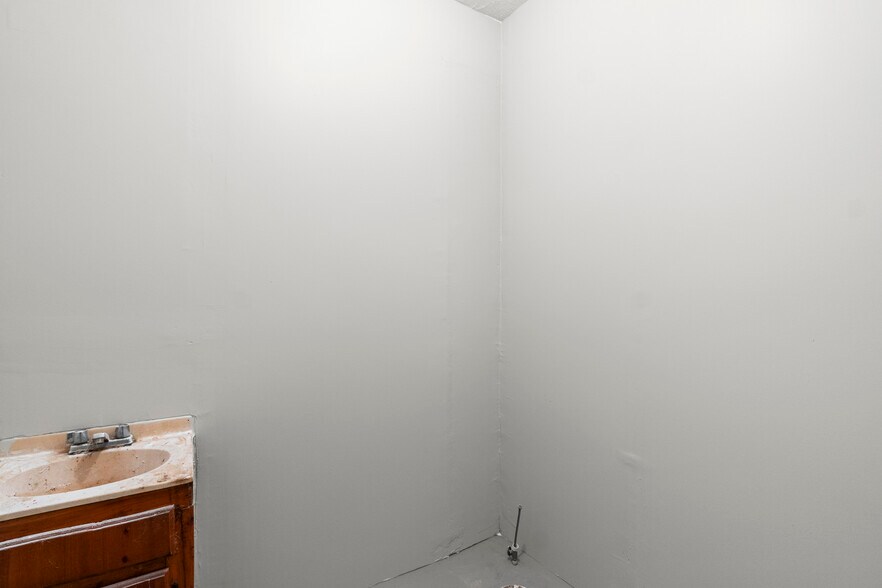 More Photos Of 3 Johnson Ave, Newnan Office Residential For Sale