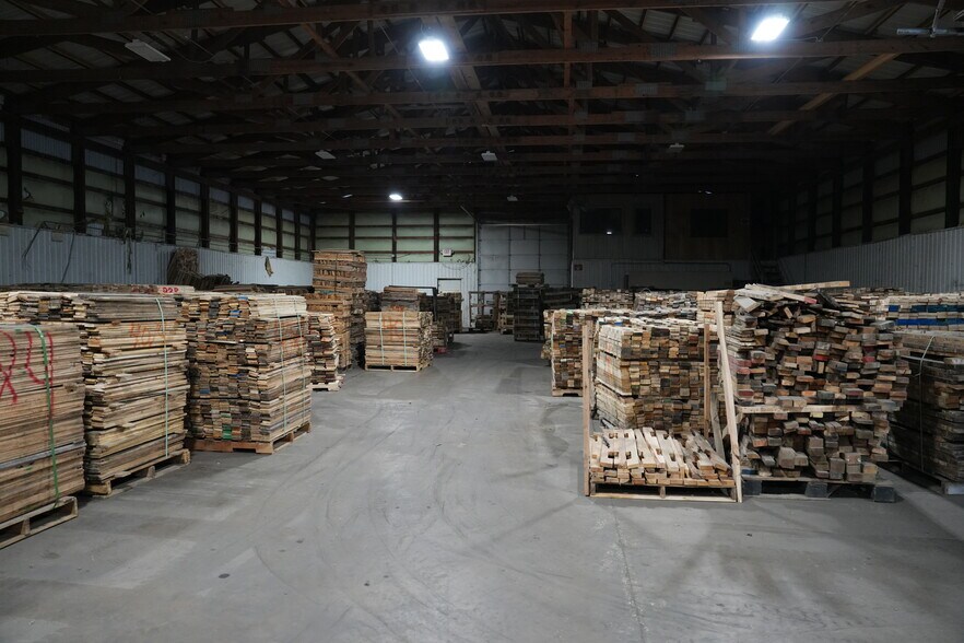 More Photos Of 610 W 9th Ave, Monmouth Flex For Lease