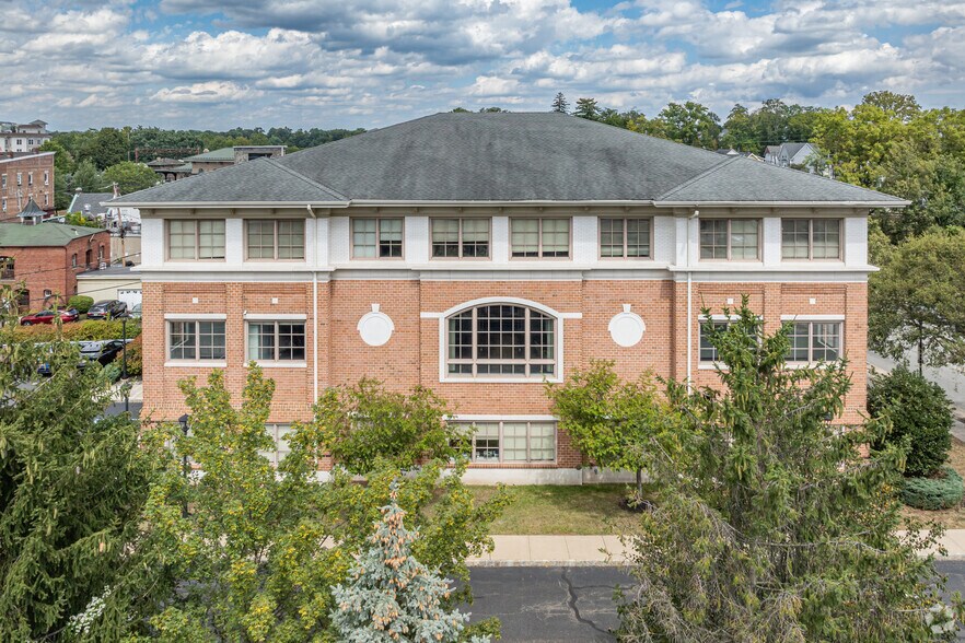 More Photos Of 62 Elm St, Morristown Office For Lease