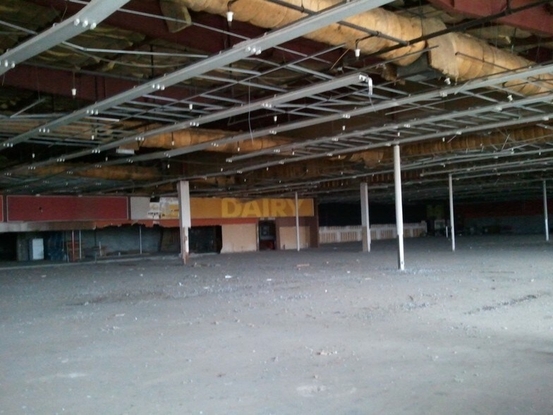 More Photos Of 415-417 Finley Dr, Taft Unknown For Lease
