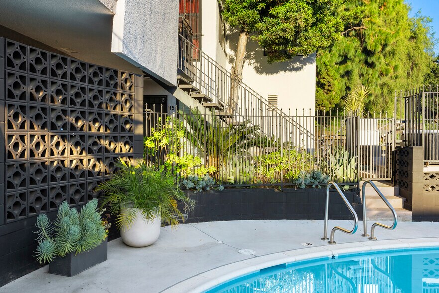 More Photos Of 200 S Avenue 59, Los Angeles Apartments For Sale