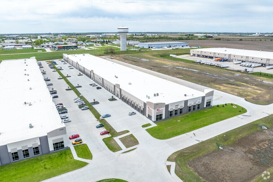 More Photos Of 1400 SE 19th St, Grimes Light Manufacturing For Lease