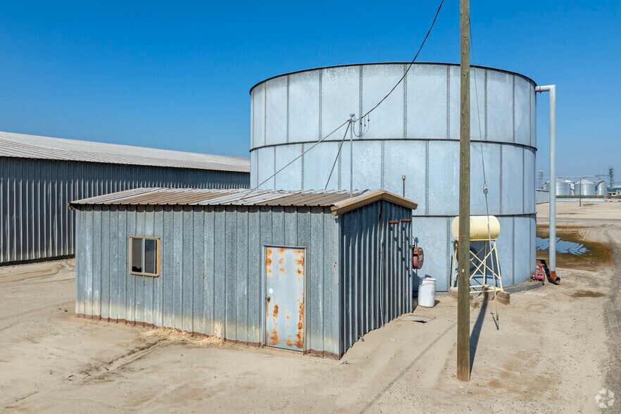 More Photos Of 10210 Idaho Ave, Hanford Industrial For Sale