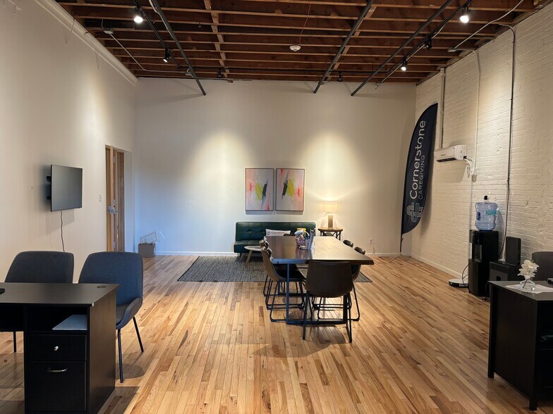 More Photos Of 319 SW 5th St, Des Moines Loft Creative Space For Lease