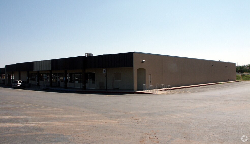 More Photos Of Broadway at Hailey St @ Broadway at Hailey St, Sweetwater Unknown For Lease