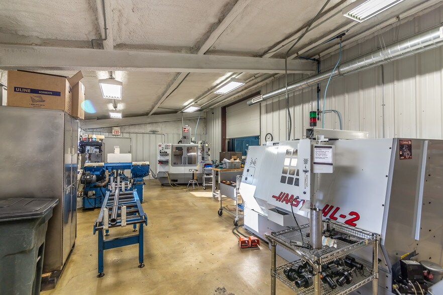 More Photos Of 1520 E Eagle Rd, Weatherford Light Manufacturing For Sale