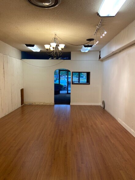 More Photos Of 4446 Main St, Snyder Storefront Retail Office For Lease