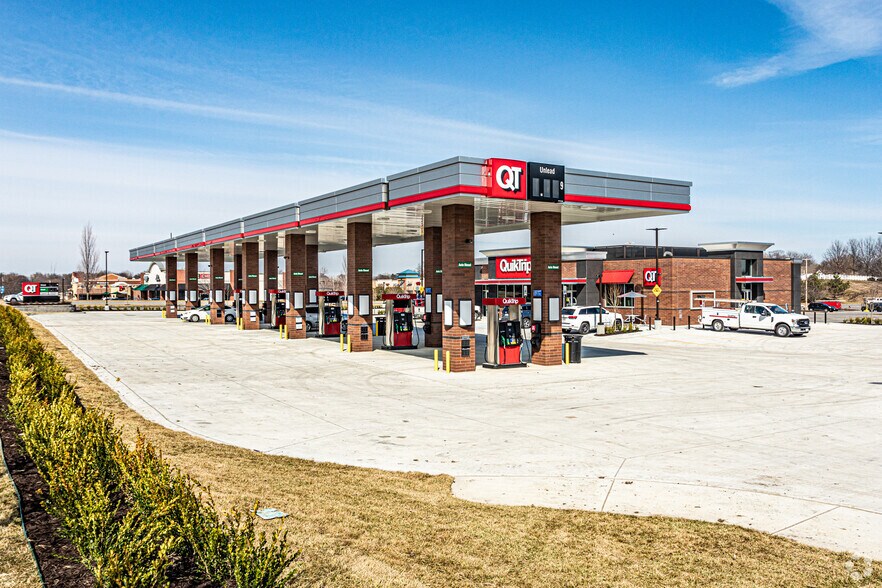 Primary Photo Of 528 NW Englewood Rd, Kansas City Convenience Store For Sale