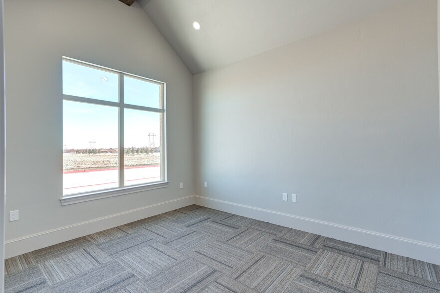 More Photos Of 1418 N Slide Rd, Lubbock Medical For Sale