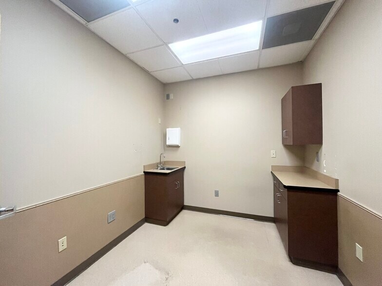 More Photos Of 1130 Conroy Ln, Roseville Medical For Sale