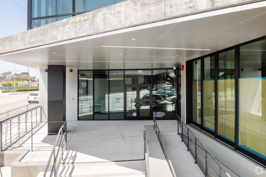 More Photos Of 5237 W Jefferson Blvd, Los Angeles Office For Sale