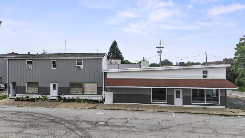 More Photos Of 41 Railroad St, New London Storefront For Sale