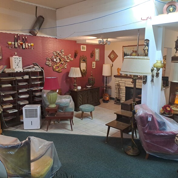 More Photos Of 1003 W 3rd St, Alliance Freestanding For Sale