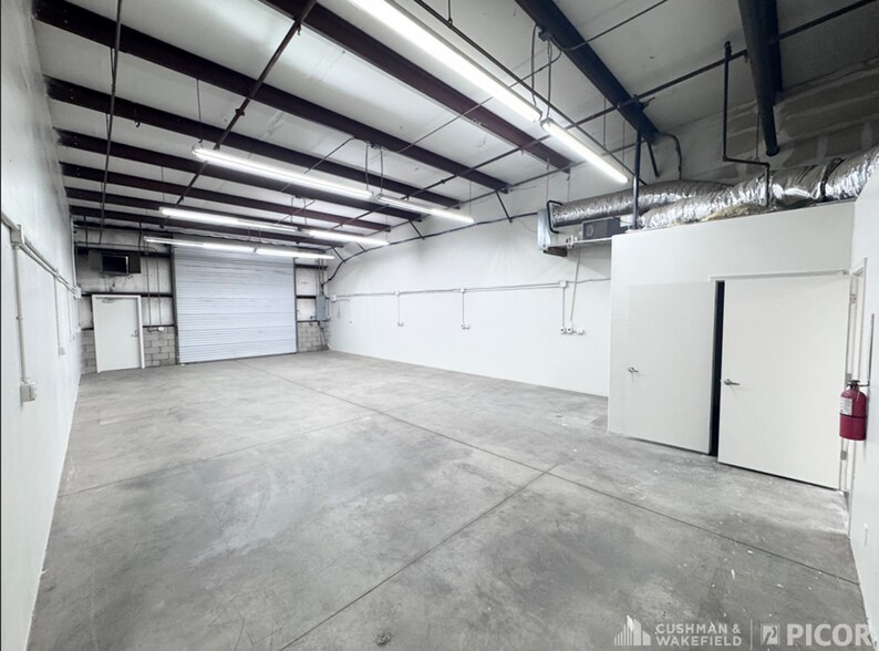More Photos Of 6898-6902 N Camino Martin, Tucson Warehouse For Lease