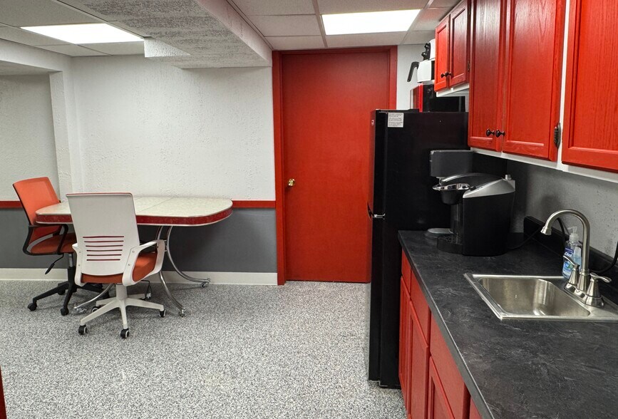 More Photos Of 121 S State St, Belvidere Flex For Sale