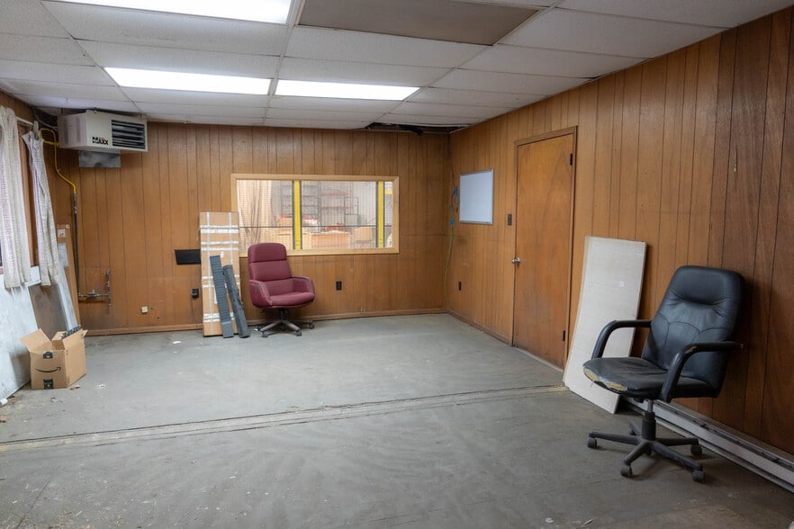 More Photos Of 2424 Columbus Rd, Springfield Warehouse For Sale