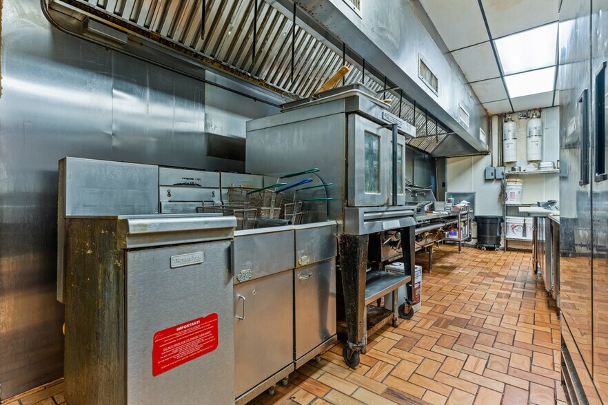 More Photos Of 509 US Highway 271 N, Gilmer Flex For Sale