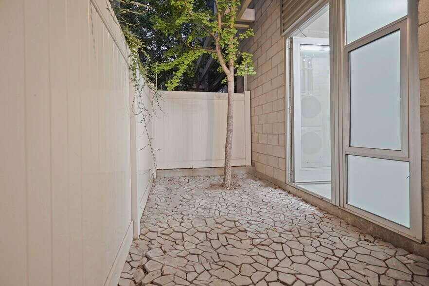 More Photos Of 3450 Cahuenga Blvd W, Los Angeles Office Residential For Lease