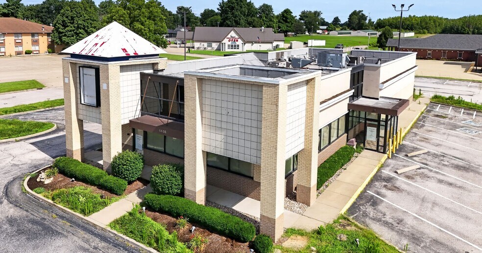 Primary Photo Of 1408 W Main St, Robinson Fast Food For Lease