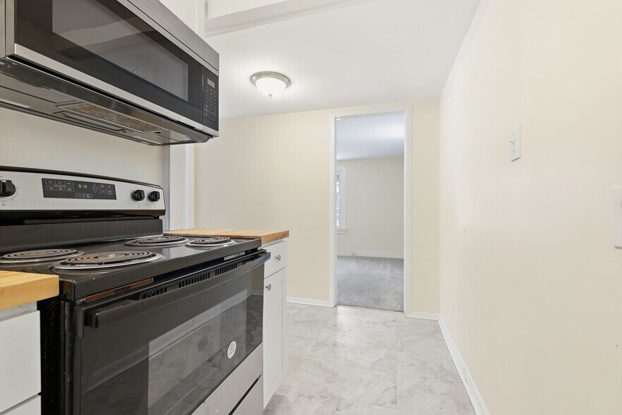 More Photos Of 2695 Main St, Lawrence Apartments For Sale