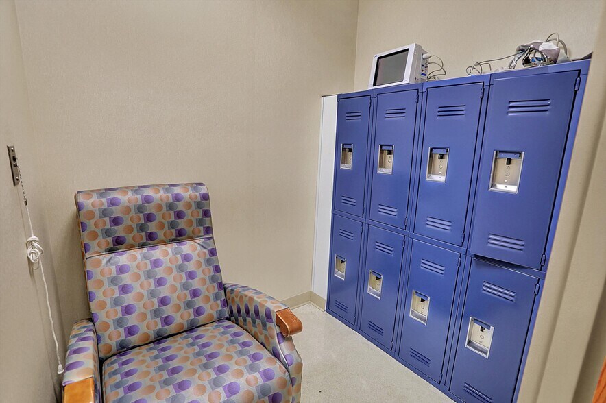 More Photos Of 711 W Gardner Dr, Marion Medical For Sale