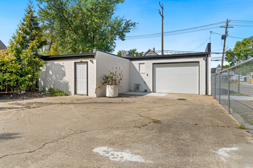 Primary Photo Of 4651 W 130th St, Cleveland Warehouse For Sale